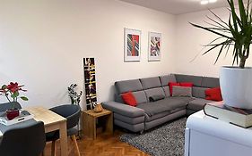Mm Split Apartment - 5 Min By Car To The Beach & City Center - Free Public Parking